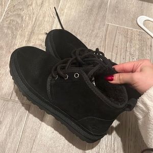 Barely worn W7 Uggs